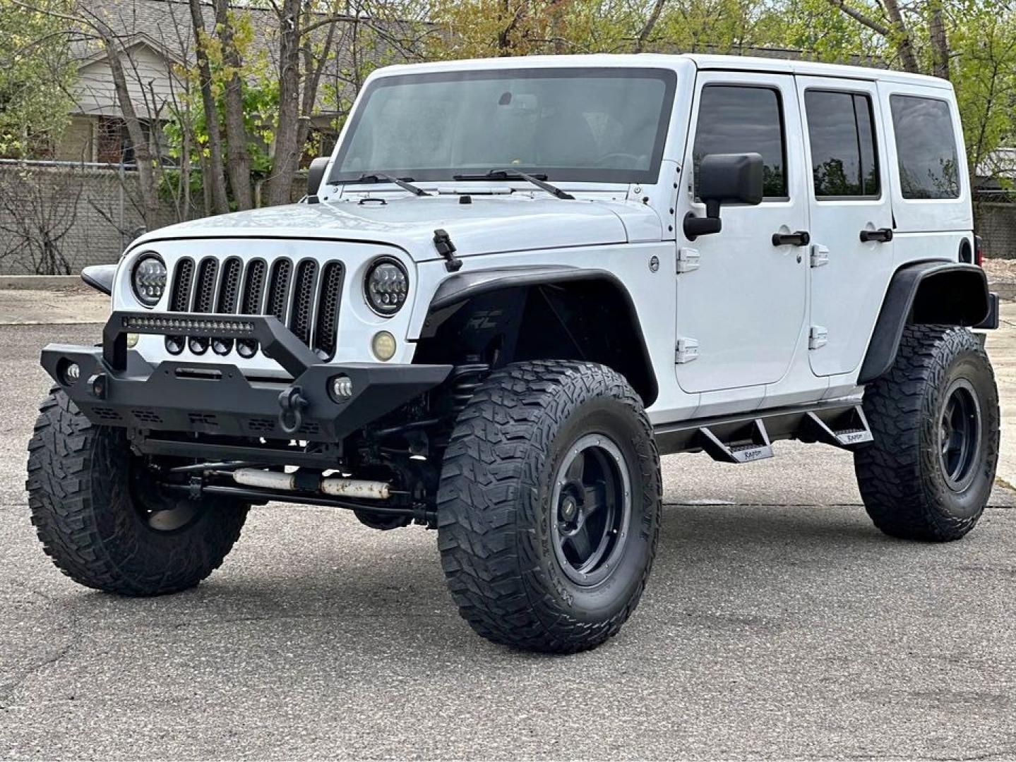 2014 WHITE /BLACK JEEP WRANGLER SAHARA (1C4BJWEG3EL) with an 3.6L engine, AUTOMATIC transmission, located at 14600 Frazho Road, Warren, MI, 48089, (586) 776-3400, 42.485996, -82.974220 - Photo#0